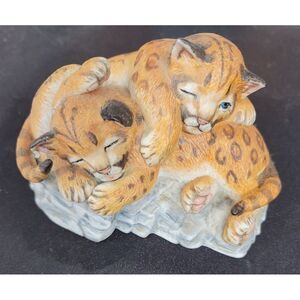 Lenox Nature's Young Played Out 1988‎ Lion Figurine 5" x 4" x 3"